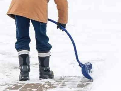 persons shovelling the sidewalk