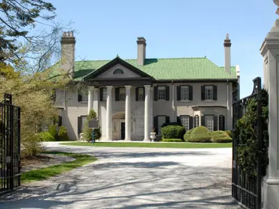 Entrance to Parkwood National Historic site