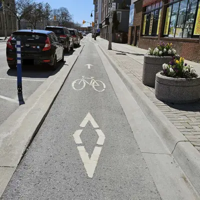  One-way raised cycle track
