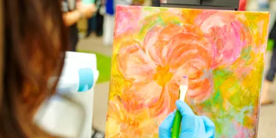 Artist painting in the garden at the Peony Festival 2025